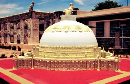 अमरावती सम्राट अशोक के समय बौद्ध धर्म का बहुत बड़ा केंद्र था अमरावती सम्राट अशोक के समय बौद्ध धर्म का बहुत बड़ा केंद्र था